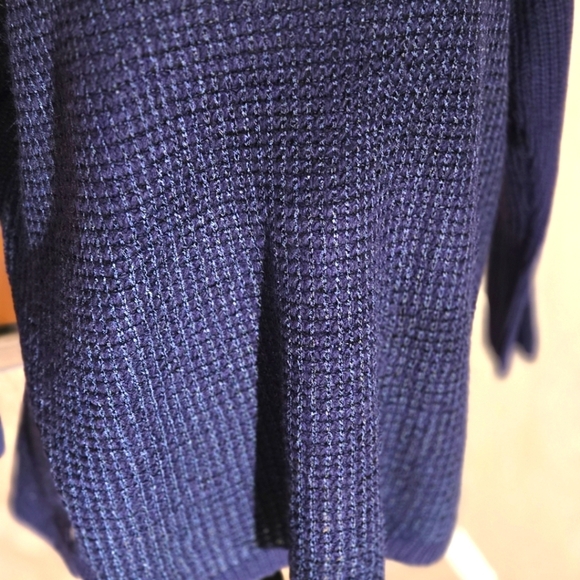 Chico's size 1 (S/8) Midnight Blue Pullover Sweater Top V-neck Metallic Knit - Picture 5 of 14